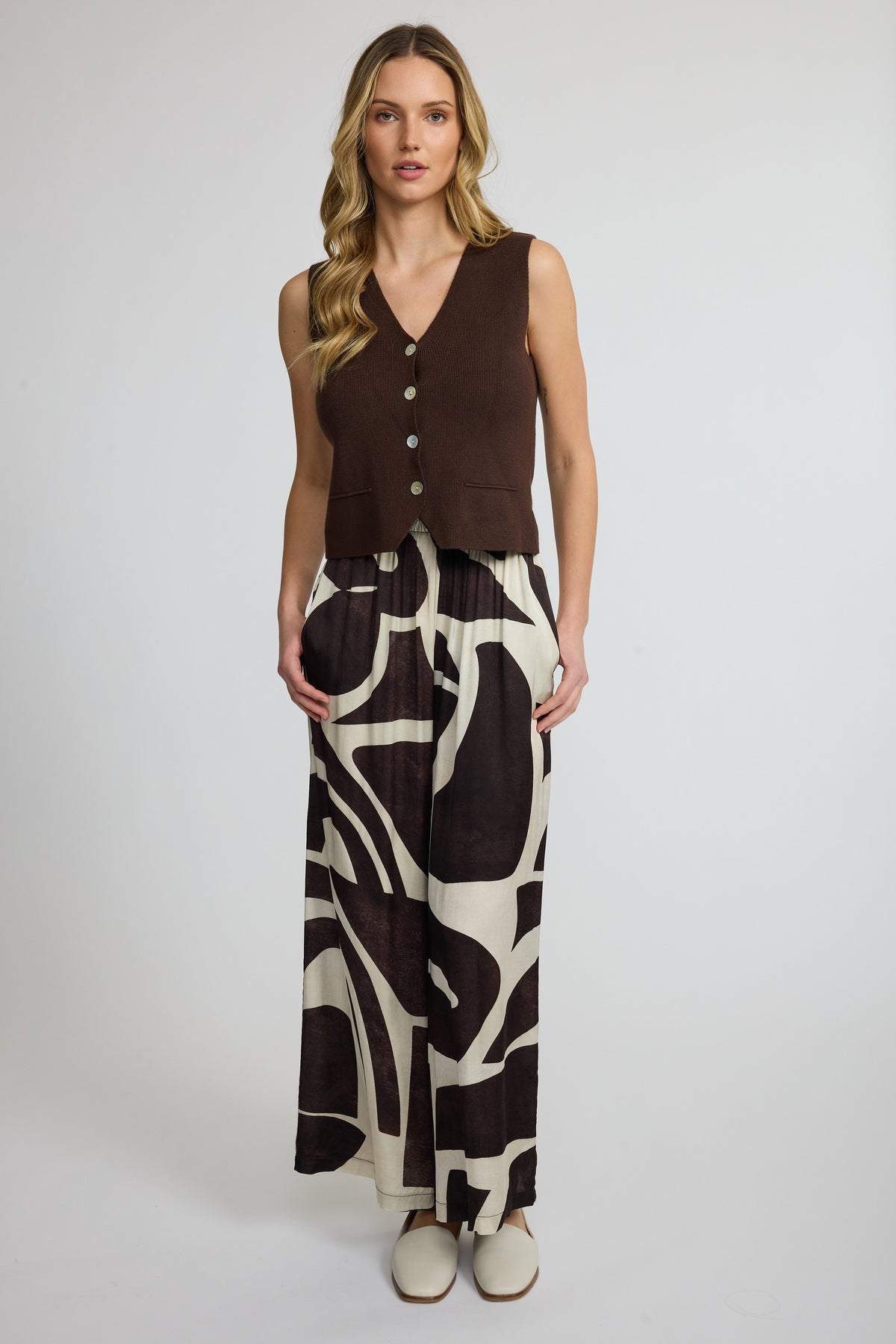 Buttoned Fine Knit Vest by Pistache